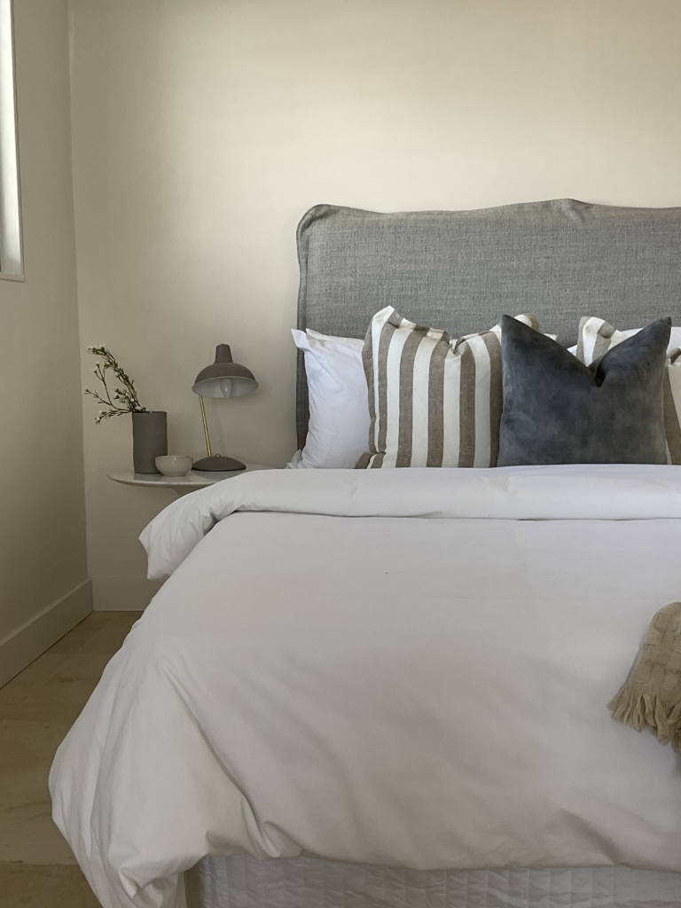 Bed and side table with a lamp, vase and bowl in the 5th bedroom